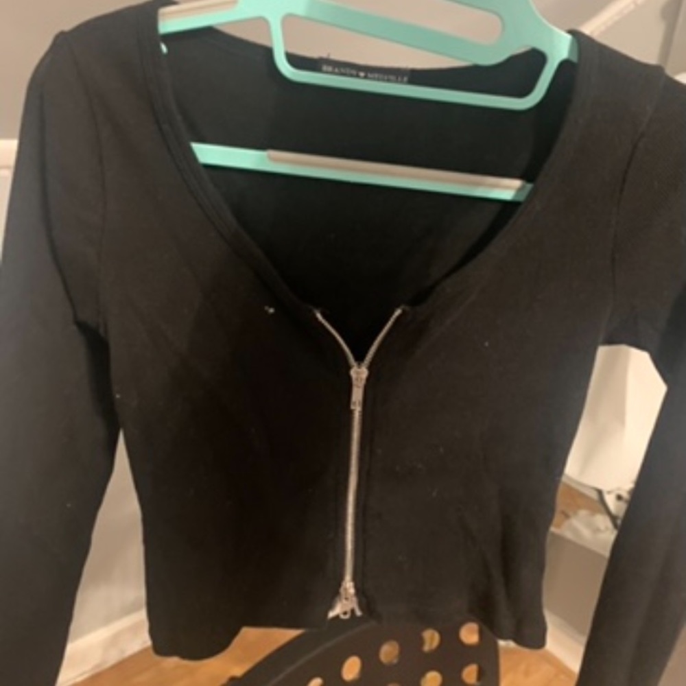 brandy melville zipper crop top